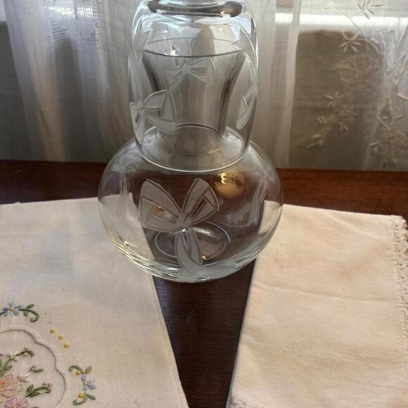 Tiffany & Co. Bow Tumble Up Bedside Carafe Etched Glass Bows Not Marked Stamped - Picture 3 of 12
